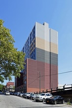 3702 Union St in Flushing, NY - Foto de edificio - Building Photo
