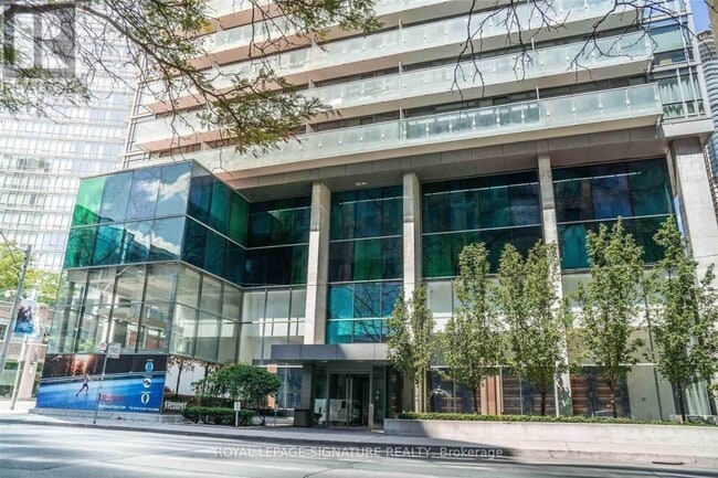 38 Grenville St in Toronto, ON - Building Photo - Building Photo