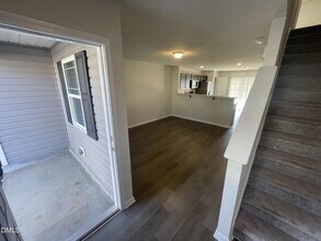 2059 Wiggins Village Dr in Youngsville, NC - Foto de edificio - Building Photo