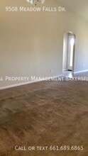 9508 Meadow Falls Dr in Bakersfield, CA - Building Photo - Building Photo