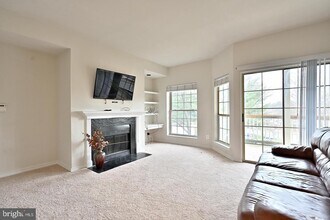 12164 Penderview Ln-Unit -1625 in Fairfax, VA - Building Photo - Building Photo