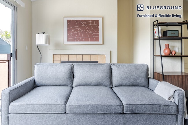 117 Rock Harbor Ln in San Mateo, CA - Foto de edificio - Building Photo