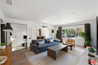 502 N Sweetzer Ave in Los Angeles, CA - Building Photo - Building Photo