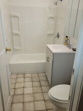 376 W Delavan Ave in Buffalo, NY - Foto de edificio - Building Photo