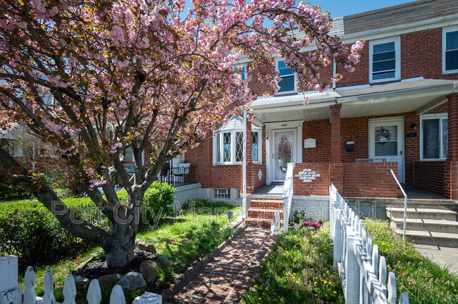 744 Aldworth Rd
