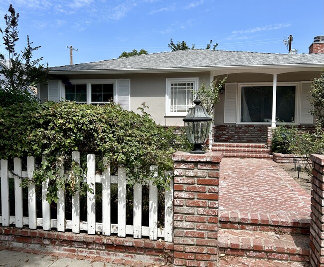 14507 Greenleaf St, Unit Front Unit in Sherman Oaks, CA - Building Photo - Building Photo