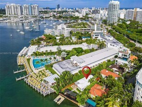 8 Century Ln in Miami Beach, FL - Building Photo - Building Photo