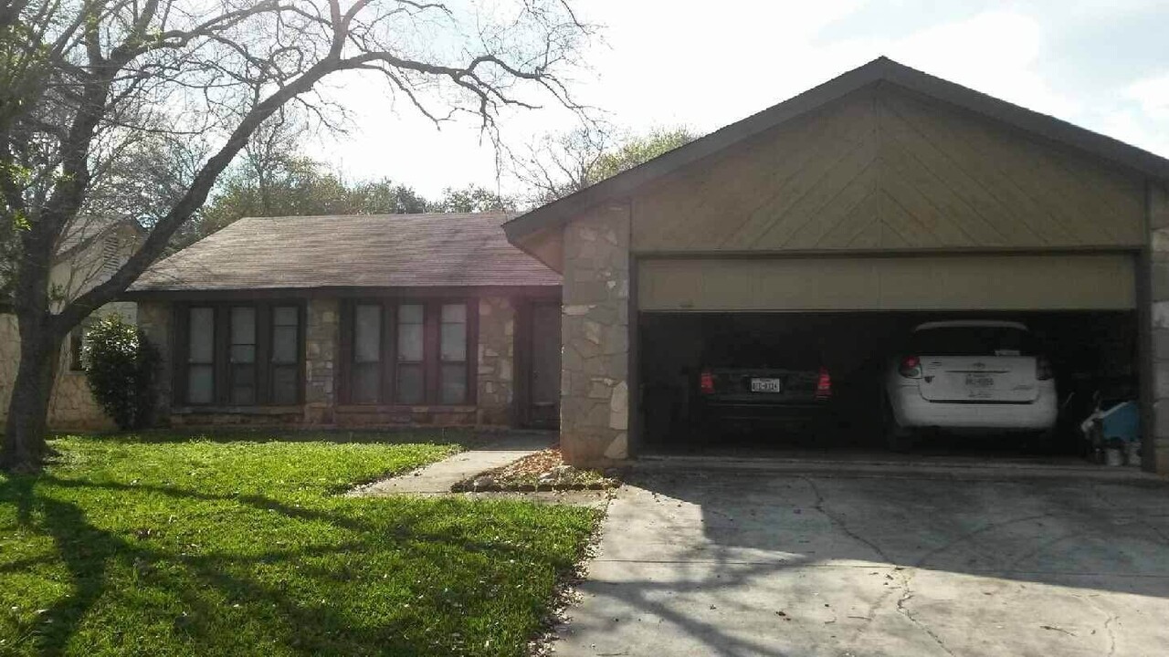 7223 Enchanted Flame St in San Antonio, TX - Foto de edificio