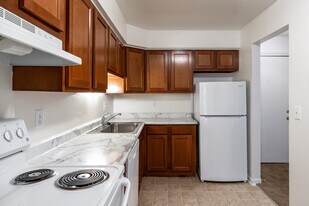 The Pines in Southfield, MI - Building Photo