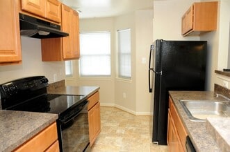 5812 Wyndham Cir in Columbia, MD - Building Photo - Building Photo