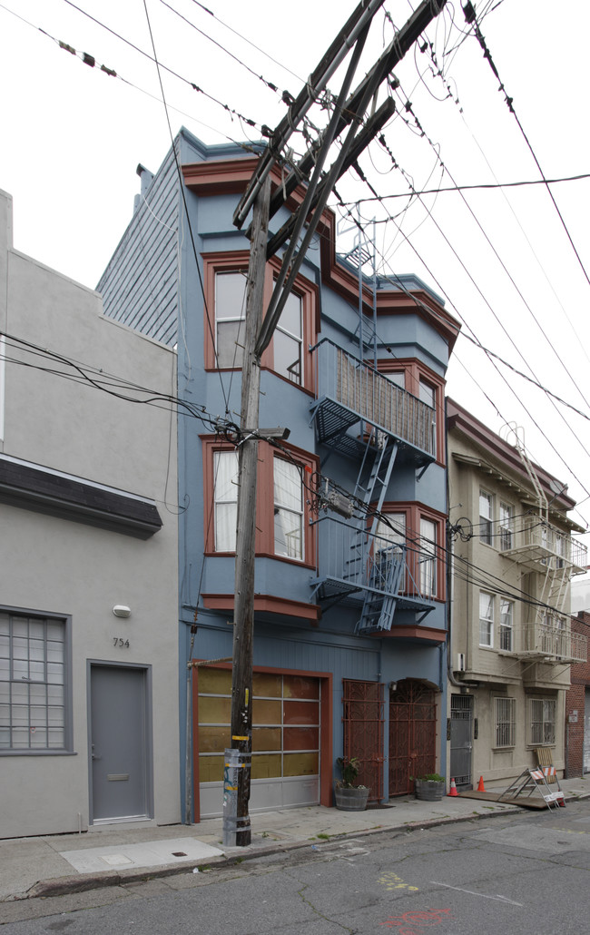 748 Clementina St in San Francisco, CA - Foto de edificio - Building Photo