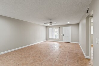459 W Rosewood Ln in Tavares, FL - Foto de edificio - Building Photo
