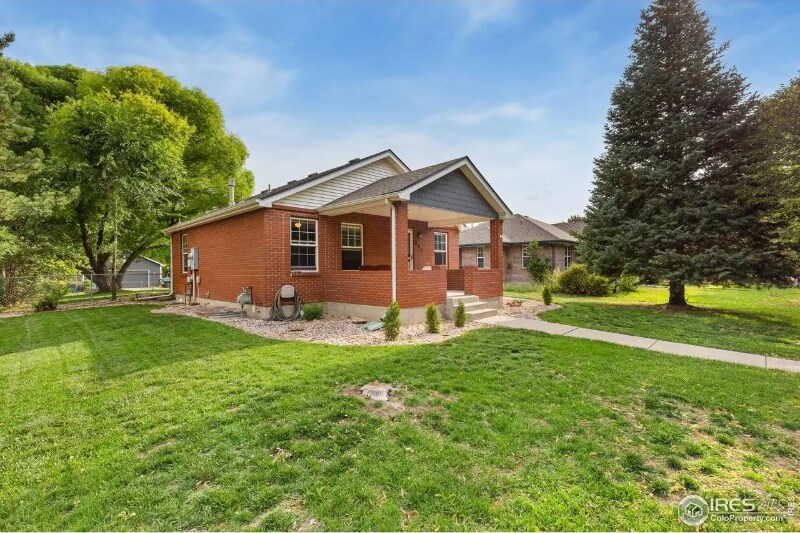 305 E Colorado Ave in Berthoud, CO - Foto de edificio