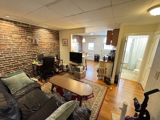 303 Spring Street Ext, Unit 5 in Medford, MA - Building Photo - Building Photo