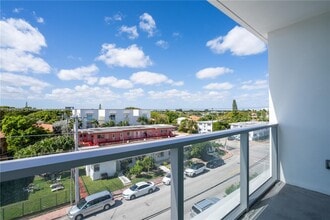 8425 Crespi Blvd in Miami Beach, FL - Building Photo - Building Photo