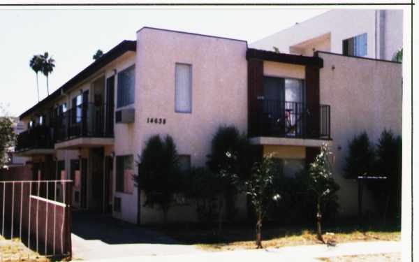 14638 Sylvan St in Van Nuys, CA - Building Photo - Building Photo