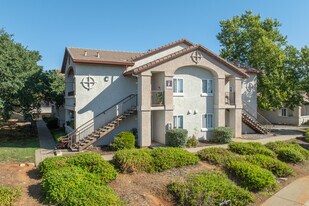 KNOLLS AT GREEN VALLEY in Cameron Park, CA - Building Photo