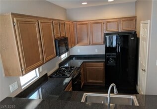 7555 Engleberg Ave in Las Vegas, NV - Building Photo - Building Photo