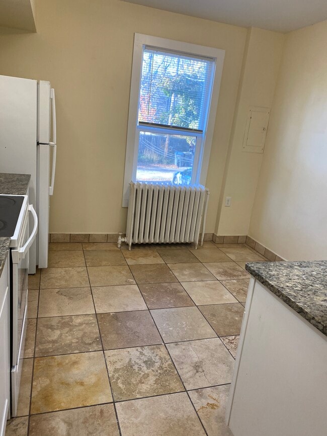 1605 E 4th St, Unit 2 in Duluth, MN - Building Photo - Building Photo