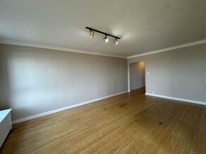1720 E Capitol Dr in Shorewood, WI - Building Photo - Building Photo