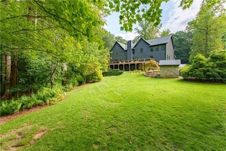 5666 Long Island Dr in Atlanta, GA - Building Photo - Building Photo