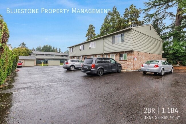 3247 SE Risley Ave in Portland, OR - Building Photo - Building Photo
