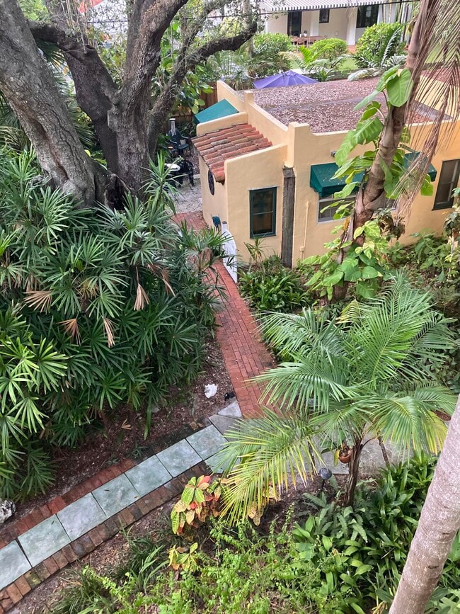 825 Alamanda St in Boca Raton, FL - Building Photo - Building Photo