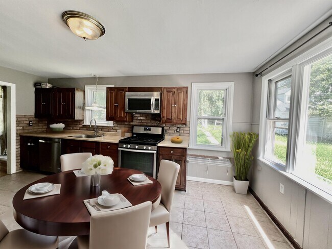 132 Conestoga Rd in Devon, PA - Building Photo - Building Photo