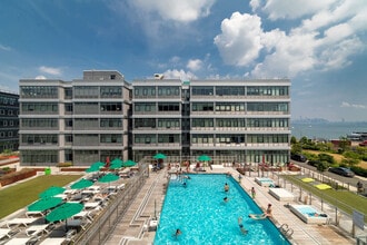 Staten Island Urby in Staten Island, NY - Foto de edificio - Building Photo