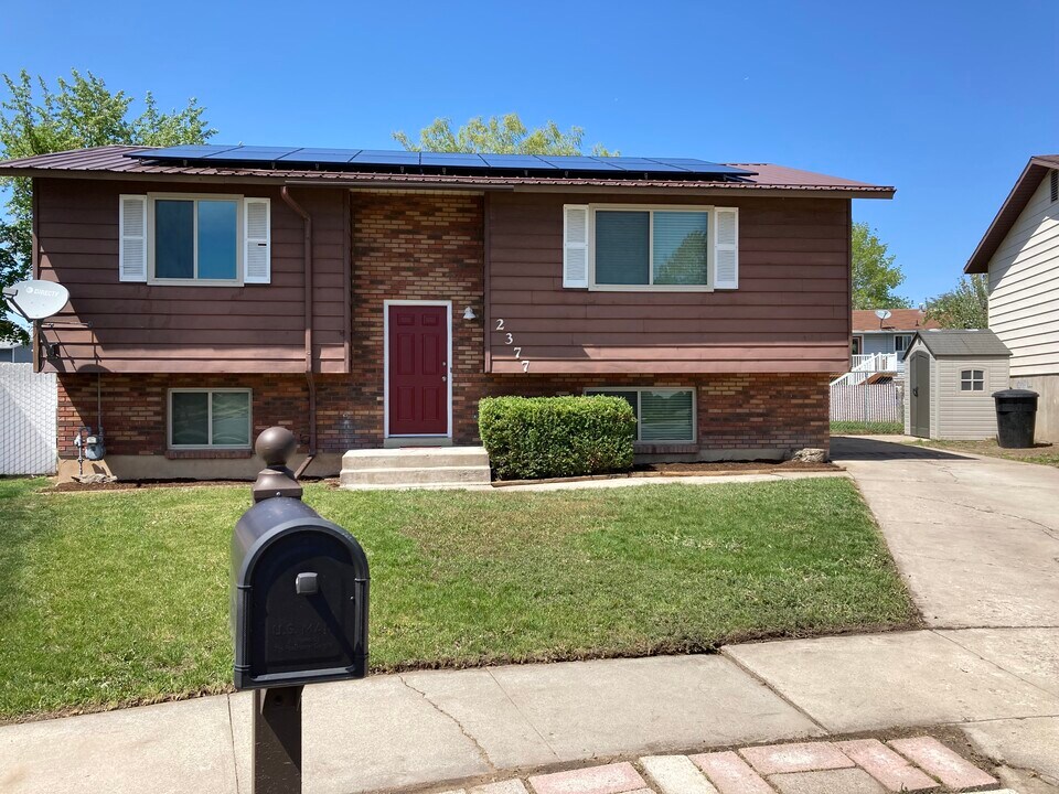 2377 S 400 W in Clearfield, UT - Foto de edificio