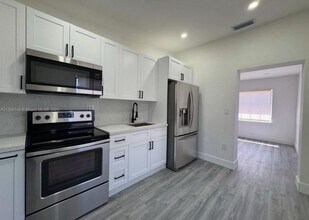 10245 SW 170th Terrace in Miami, FL - Building Photo - Building Photo