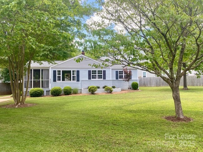 property at 5300 Buckingham Dr