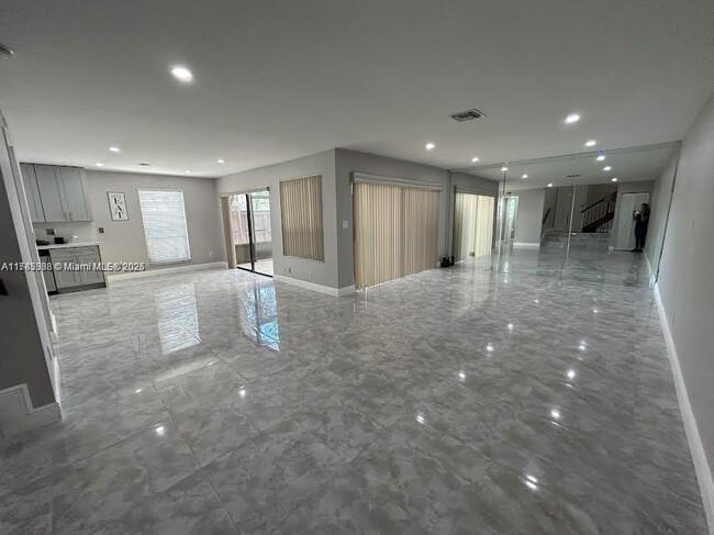 property at 2101 Bayberry Dr