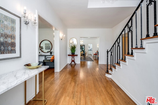 157 N Las Palmas Ave in Los Angeles, CA - Building Photo - Building Photo