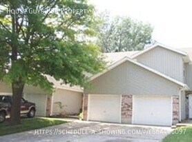 212 NE Cedar Ct in Blue Springs, MO - Building Photo