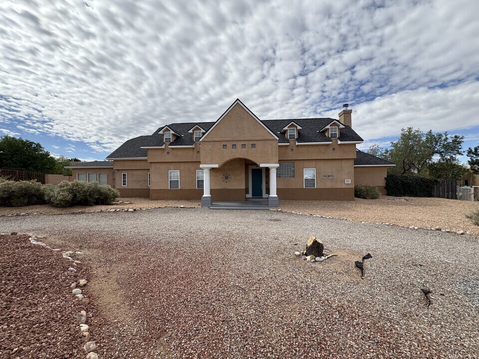 8612 Eagle Rock Ave NE in Albuquerque, NM - Foto de edificio