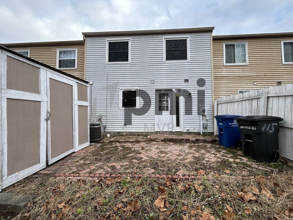 7490 Stonetrail Way in Reynoldsburg, OH - Building Photo