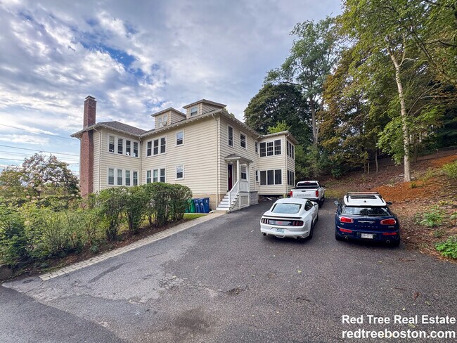 28 Manet Rd, Unit 1 in Chestnut Hill, MA - Building Photo - Building Photo