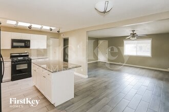 9214 N 36th Dr in Phoenix, AZ - Foto de edificio - Building Photo