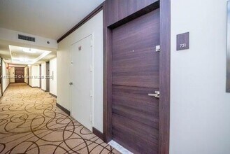 20505 E Country Club Dr in Aventura, FL - Building Photo - Building Photo