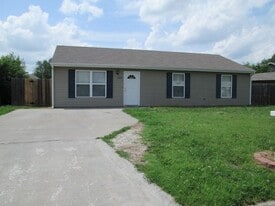 1422 Dean Ave in Junction City, KS - Building Photo