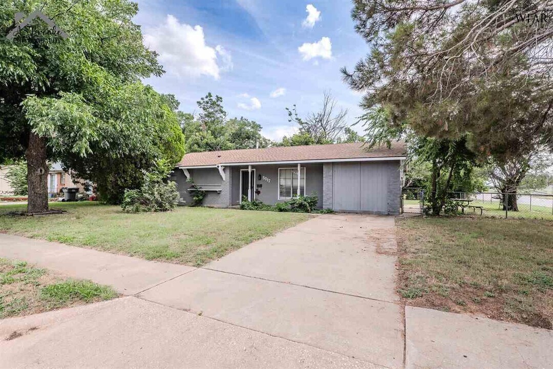 5017 Kingston Dr in Wichita Falls, TX - Building Photo