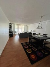 1175 Miami Gardens Dr in Miami, FL - Building Photo - Building Photo