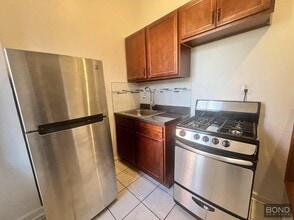 69 Scholes St in Brooklyn, NY - Building Photo - Building Photo