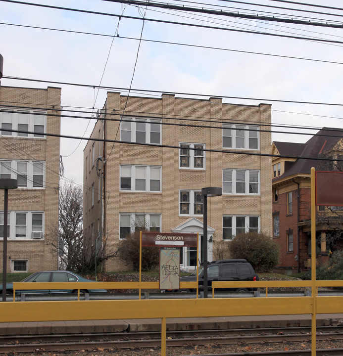 2728 Broadway Ave in Pittsburgh, PA - Building Photo