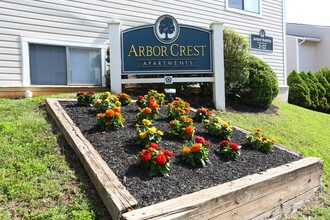 Arbor Crest Apartments in Charlottesville, VA - Foto de edificio - Other