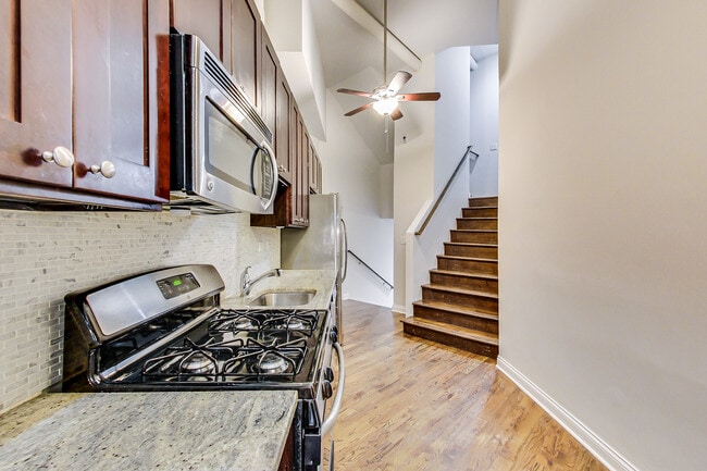 1802 N Sheffield Ave, Unit R in Chicago, IL - Building Photo - Building Photo