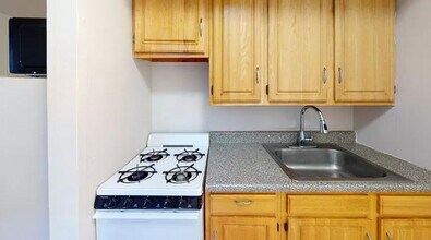 383 Grand St in New York, NY - Building Photo - Building Photo