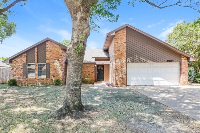 1307 Brookfield Ln