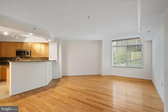 3101 N Hampton Dr in Alexandria, VA - Building Photo - Building Photo